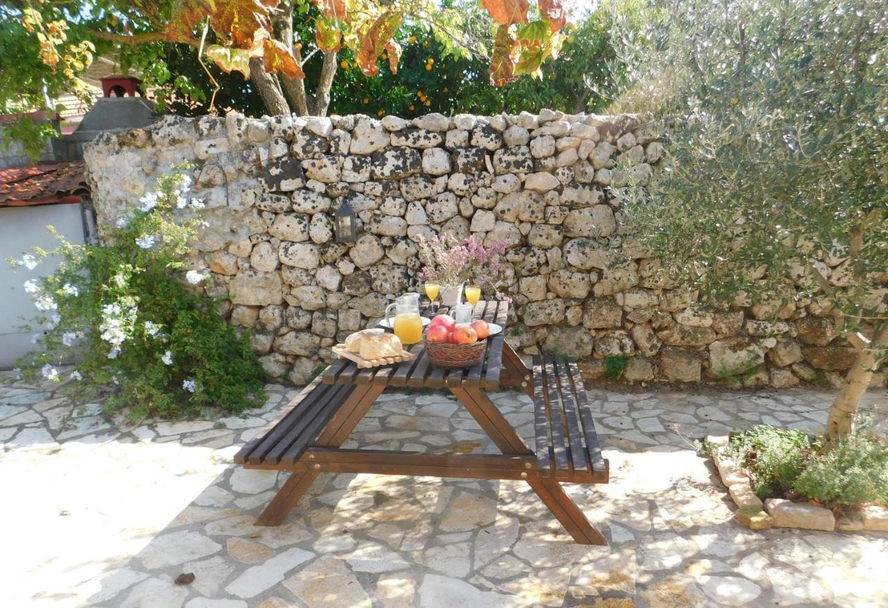 Adonino Residence-The House Of Pomegranates Lakíthra Exterior foto
